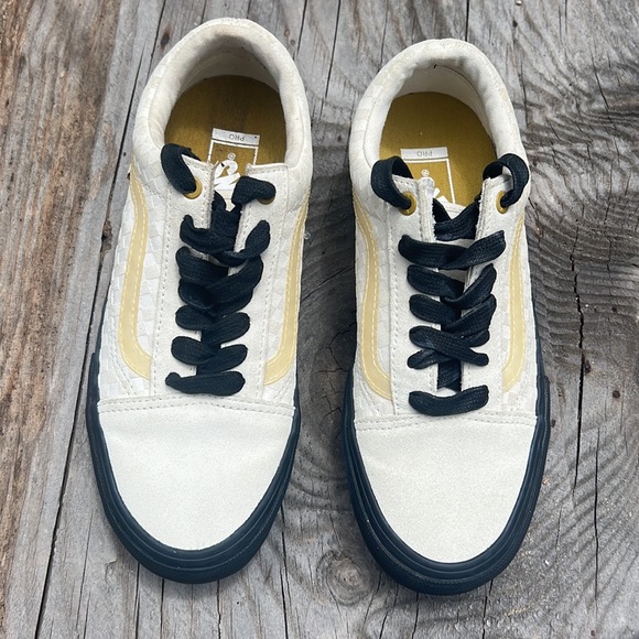 Van’s LA pro with glow in the dark side stripes.  Men sz 6.  Leather and rubber. - Picture 3 of 9